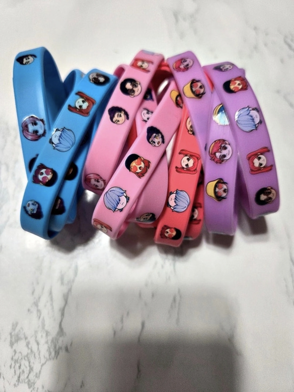 K Pop Stray Kids Skzoo & Itzy 80 pieces Sticker, Pin Keychain & Bracelets Lot